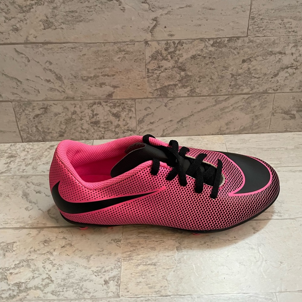 nike cleats, kids size 4, new without tags